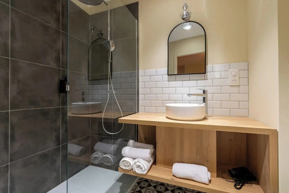 Ninas Hideaway Hotel - Madames Dream