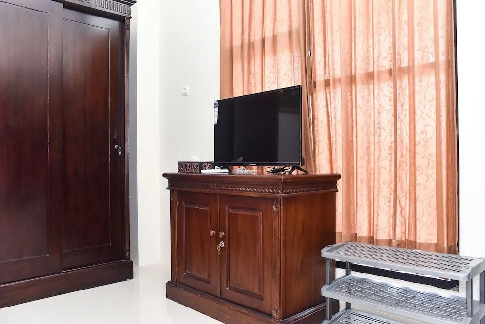 RedDoorz Syariah near Gelora Delta Sidoarjo 2