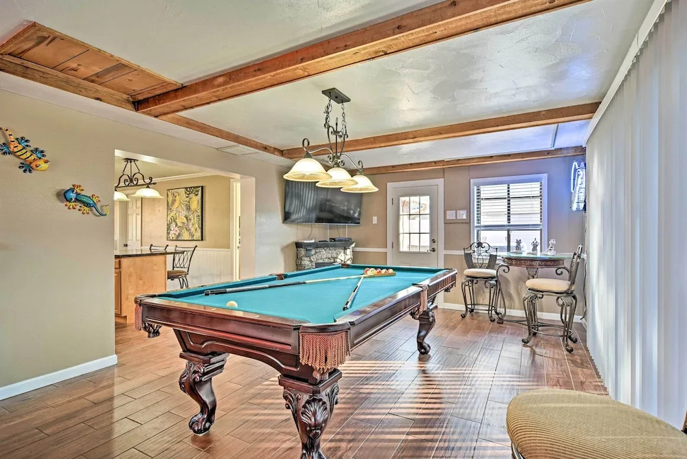 Idyllic Largo Escape w/ Private Pool & Lanai!