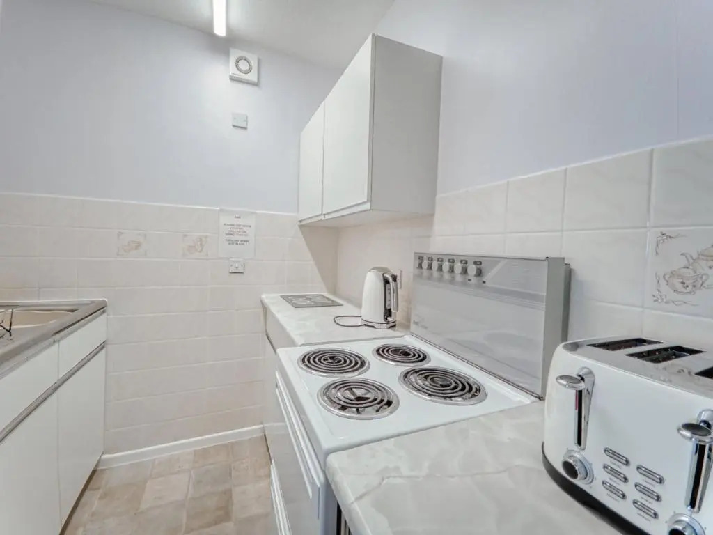Apartment 1 Large Studio Sea Front- Sea Views- Free Parking
