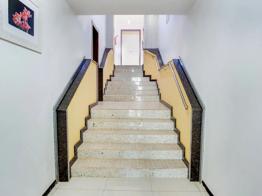 OYO Grande Hotel
