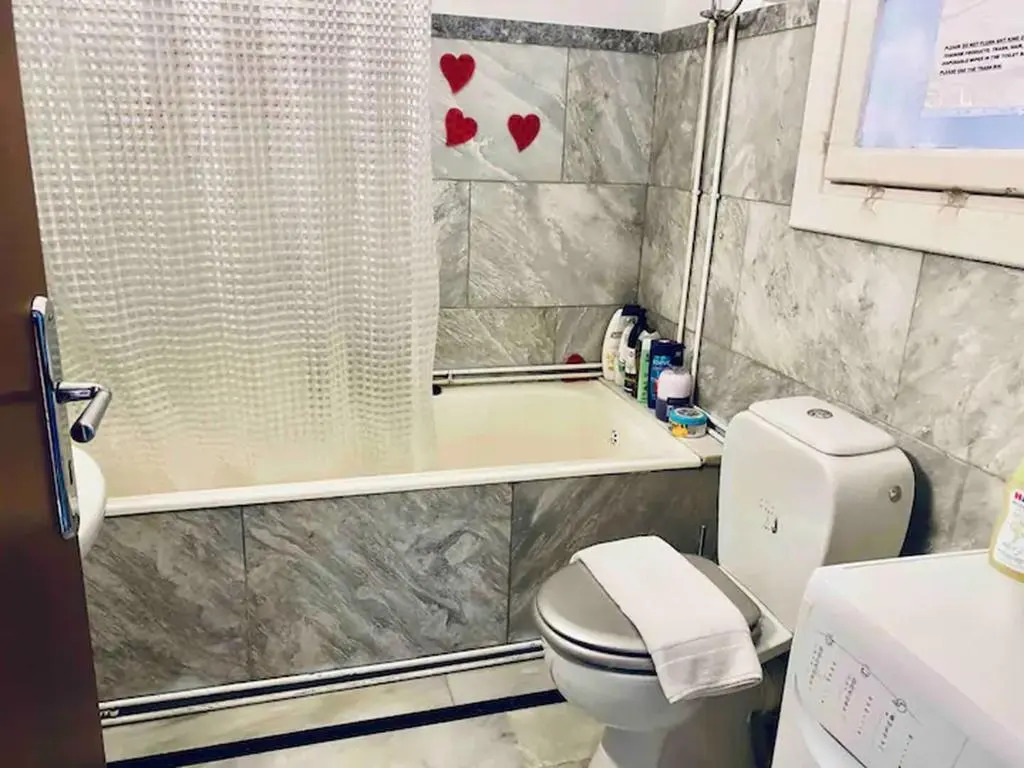 4BDR Amazing Spacious full Apt in Plaka (and Netflix)