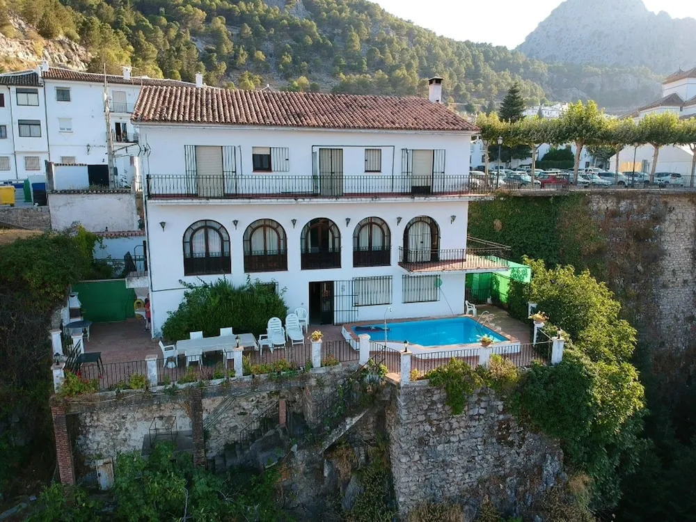 Chalet with 6 Bedrooms in Grazalema, with Wonderful Mountain View, Private Pool, Furnished Terrace - 120 Km From the Beach