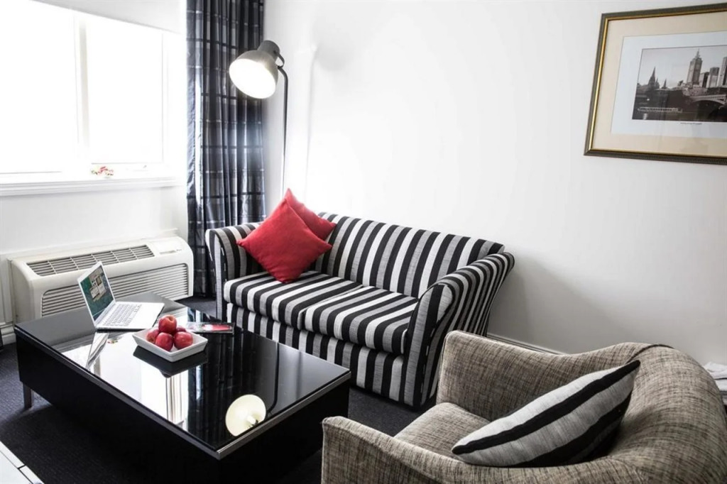 Hotel Collins