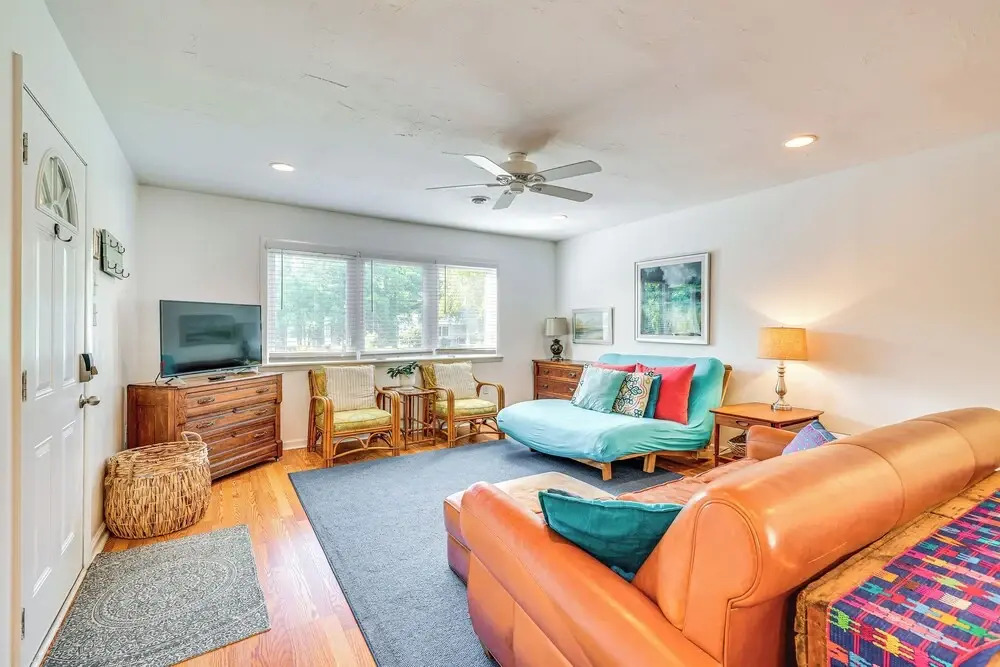 Oak Island Cottage: Minutes to Long Beach!