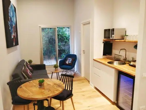 1000 Nights Apartments