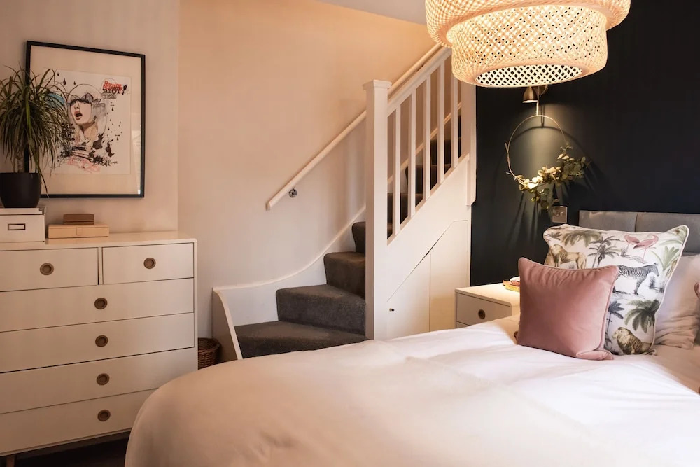 Bright And Stylish 1 Bedroom Flat With Terrace