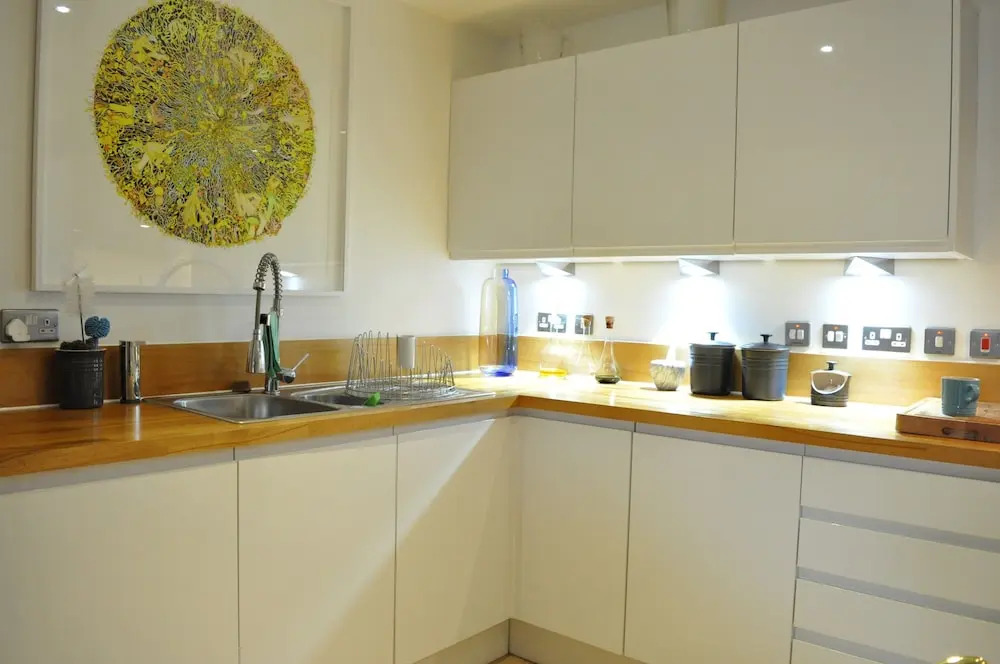 Modern 1 Bed Apartment In Oval