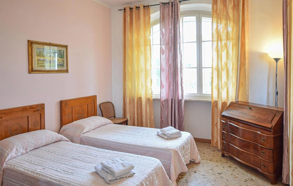 Beautiful Home in Crespina PI With 5 Bedrooms, Wifi and Private Swimming Pool