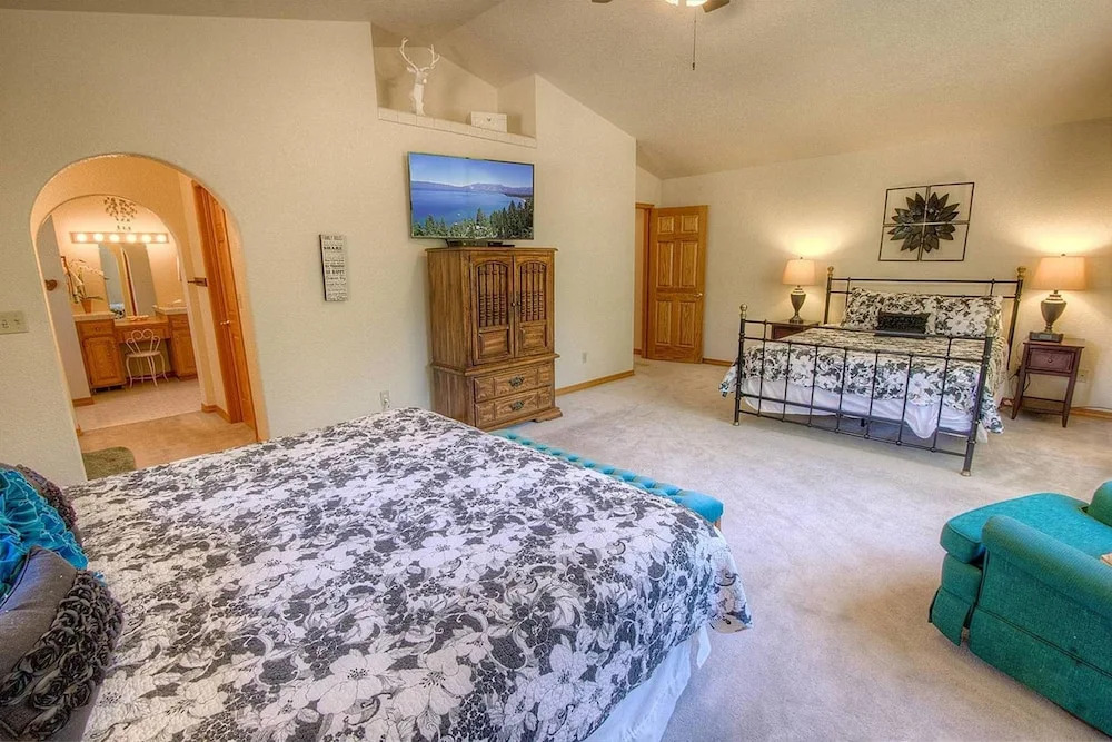 Tahoe Trails Lodge by Lake Tahoe Accommodations