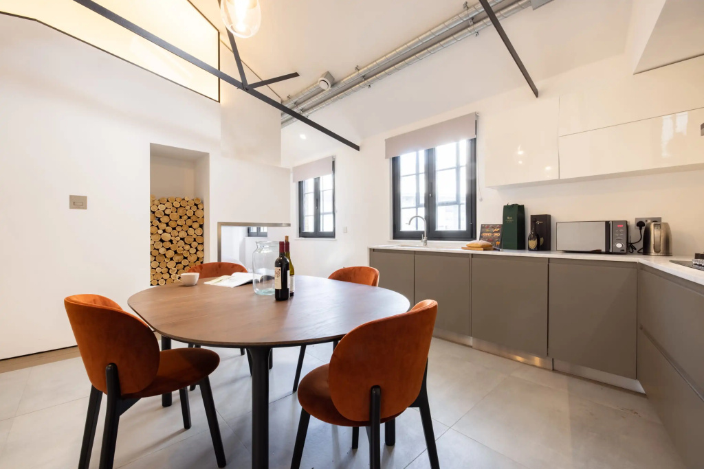 Contemporary One Bedroom Apartment - Borough