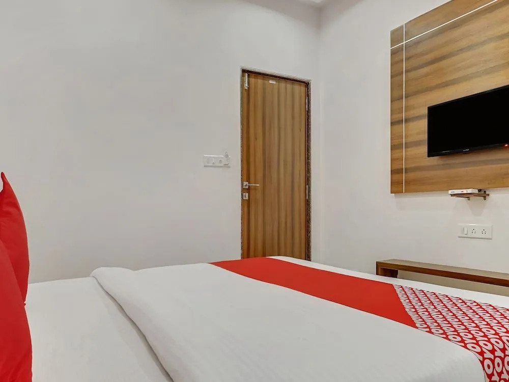 OYO Flagship 26583 Hotel Kohinoor Plaza