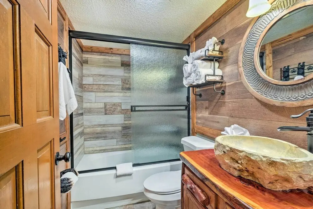Chalet Village Upper Alpine Condo w/ Pool Access