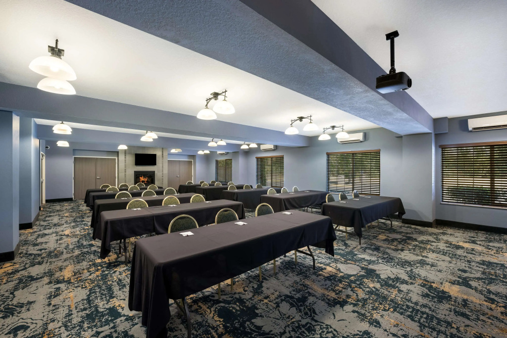 Best Western PLUS Mountain View Auburn Inn