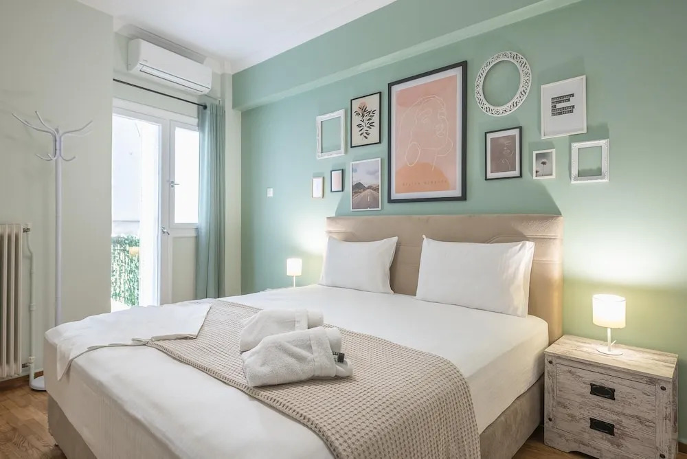 Acropolis Villa 3BR 9ppl 10 minutes Metro&Museum