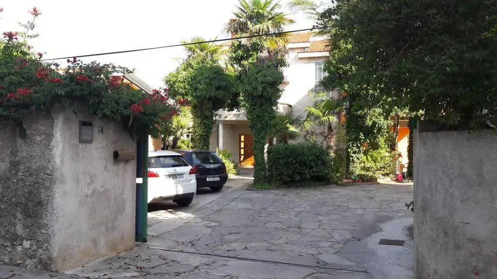 Eleonora Apartments