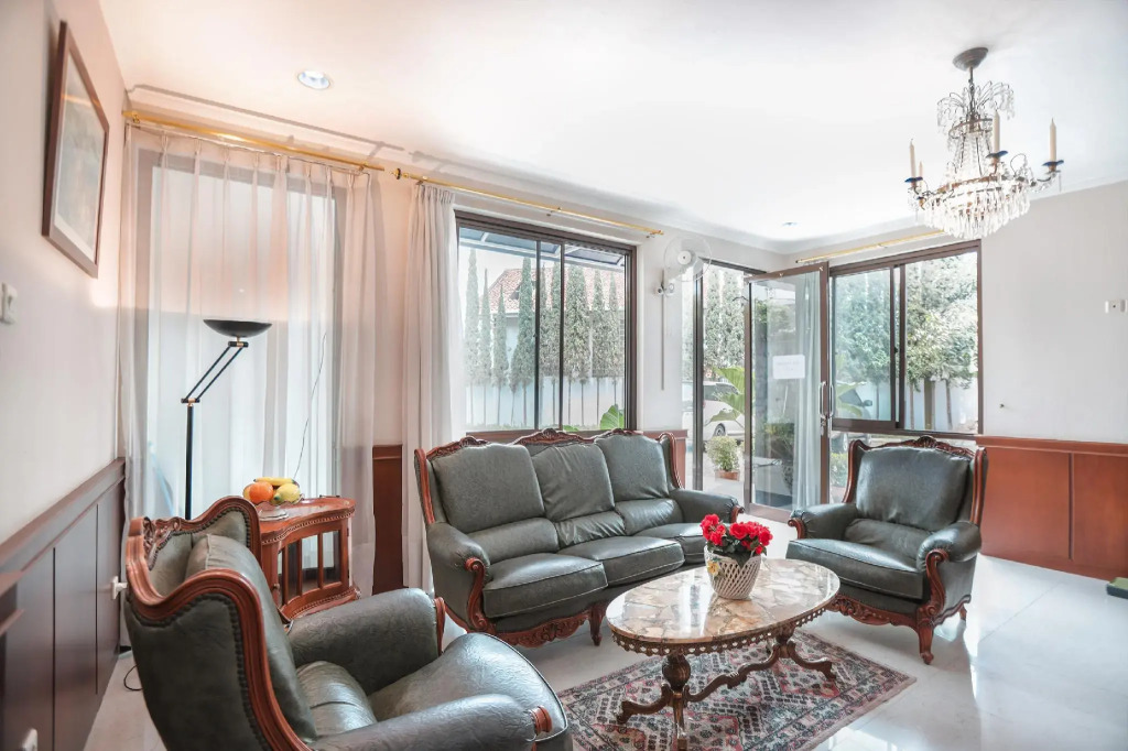 Hotel Lurus