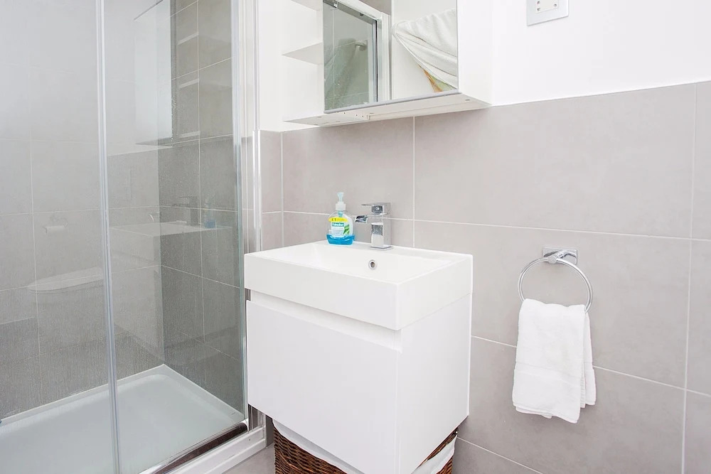 Spacious East London 2 Bedroom Apartment Sleeps 4