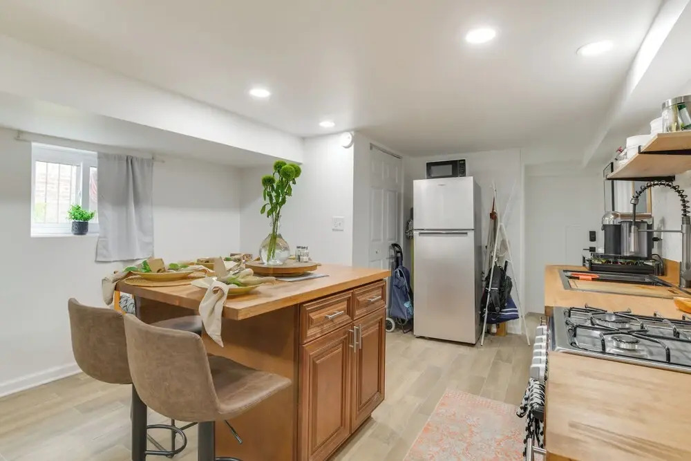 2 Mi to Logan Square: Pet-friendly Urban Oasis!