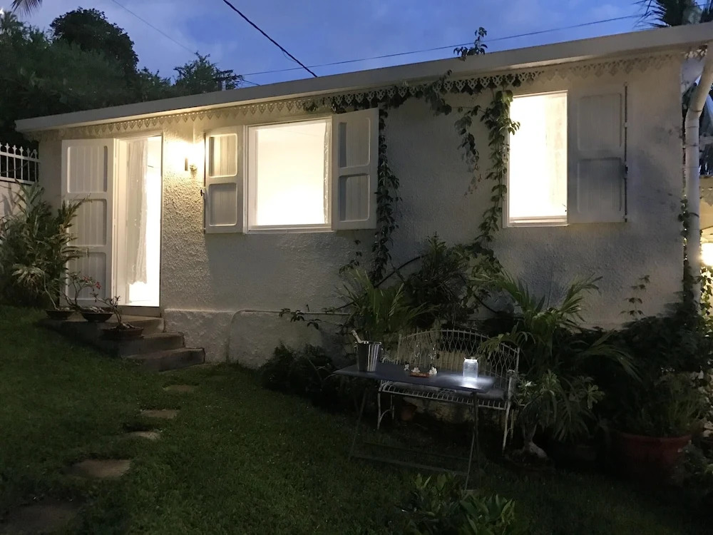 Studio in Boucan Canot, With Enclosed Garden and Wifi - 300 m From the