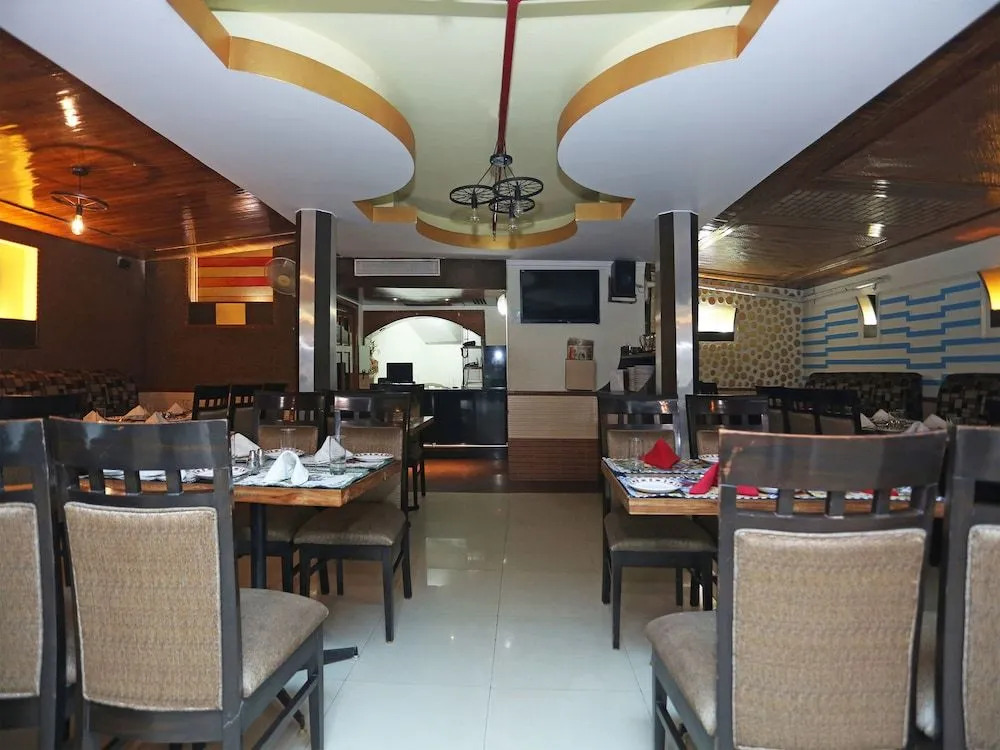 OYO 14674 Hotel Raj Mahal Inn