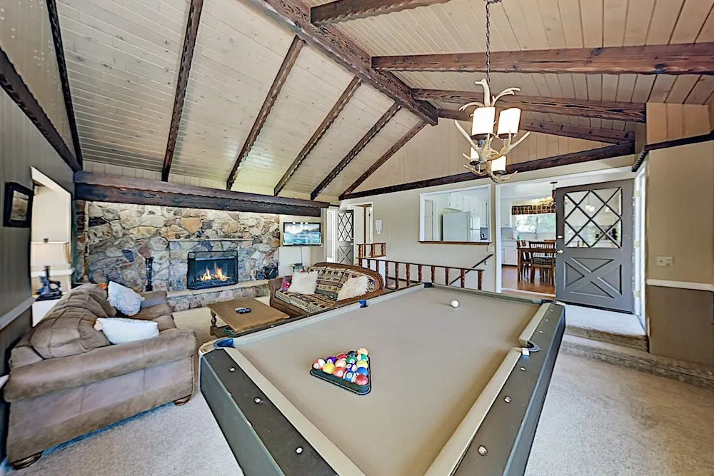 New Listing! All-suite Forest W/ Hot Tub 3 Bedroom Home