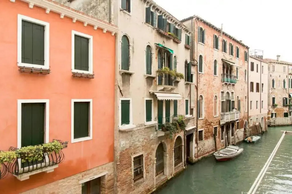 Dreaming Venice Apartment