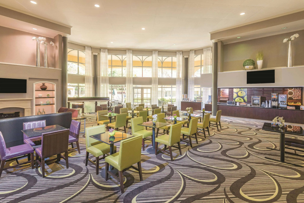 La Quinta Inn & Suites by Wyndham University Area Chapel Hill