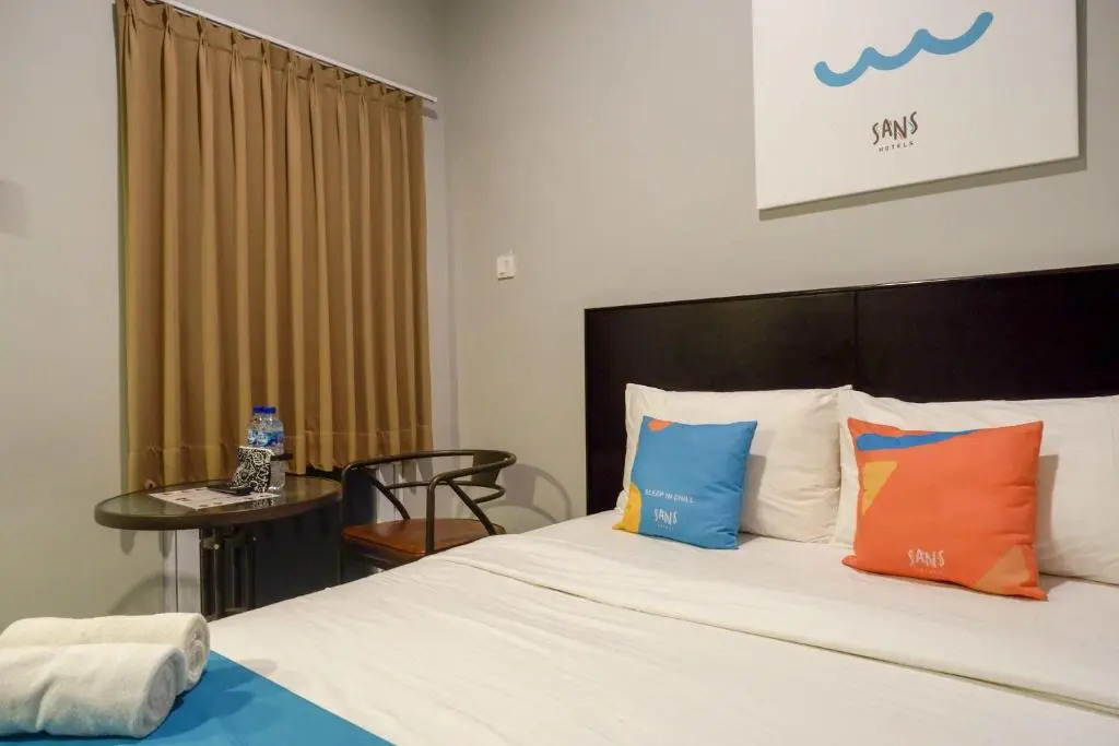 Sans Hotel Empress Simpang Lima