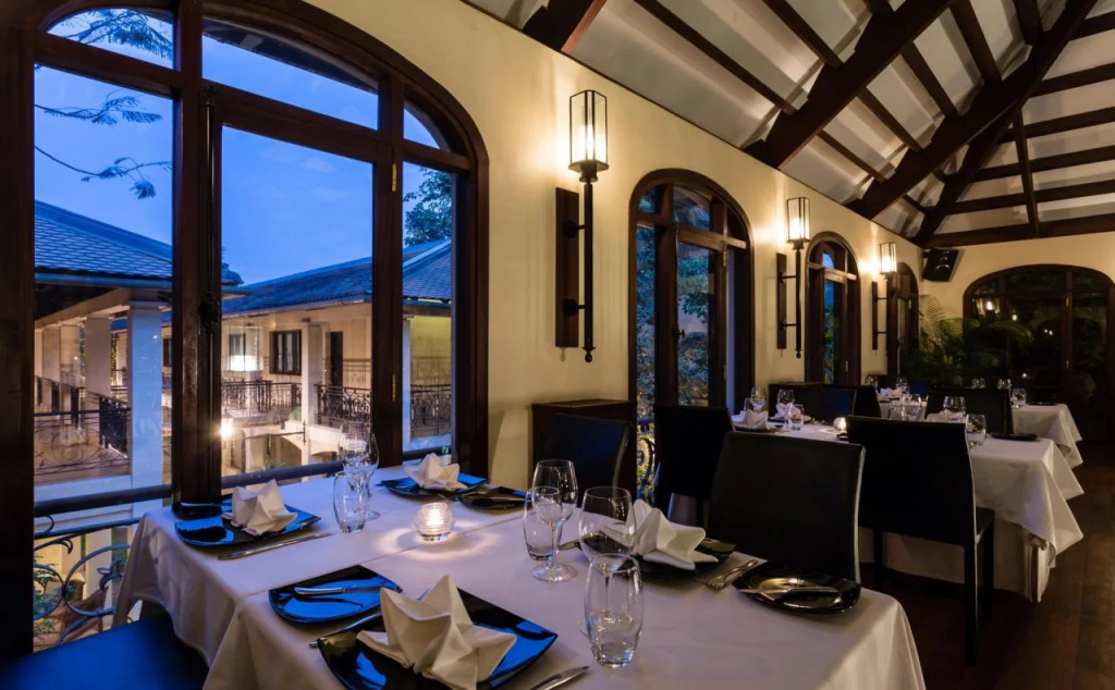 Отель Heritage Suites