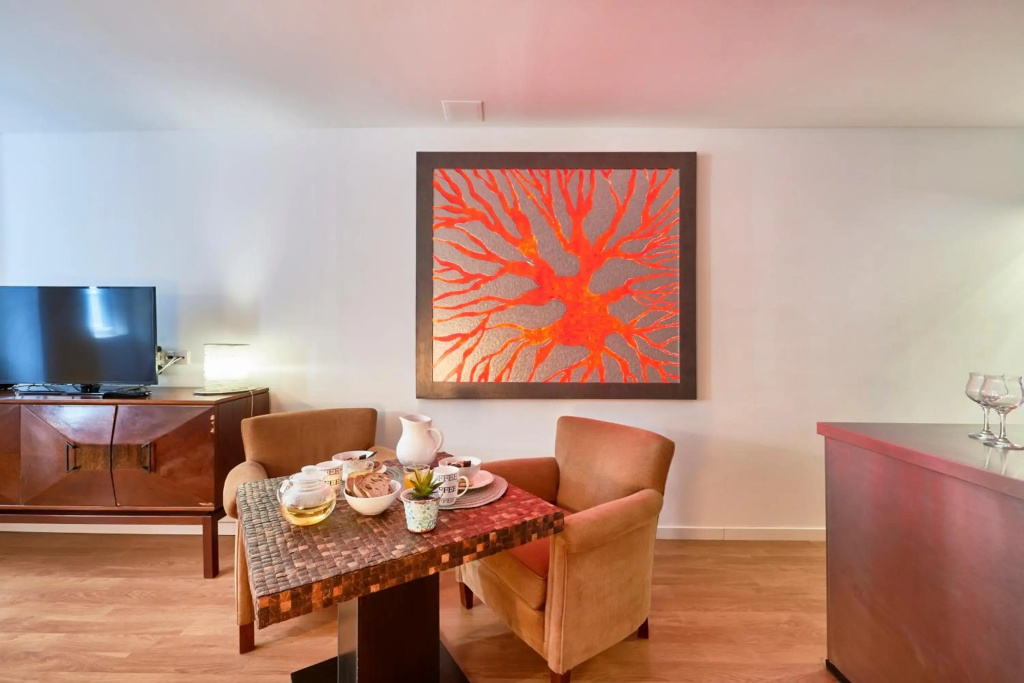 Renovated Charming Apartment, By TimeCooler