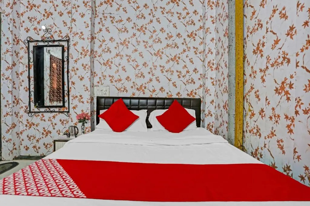 OYO Flagship 80682 Hotel Golden Residency