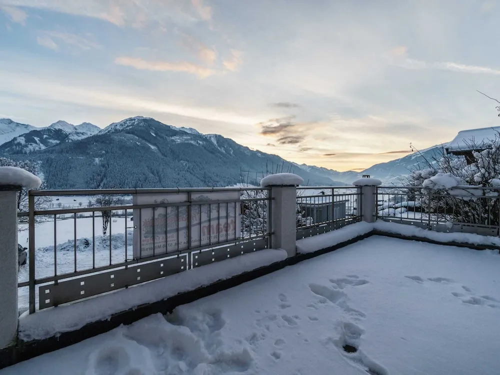 Tasteful Holiday Home in Hollersbach im Pinzgau With Garden
