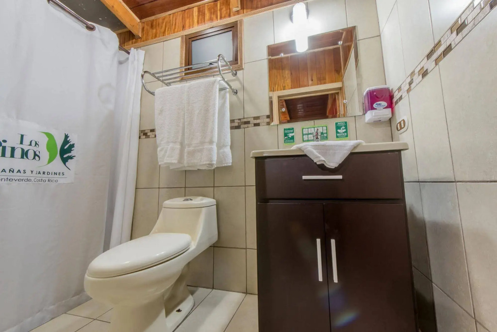 Los Pinos Cabins & Reserve
