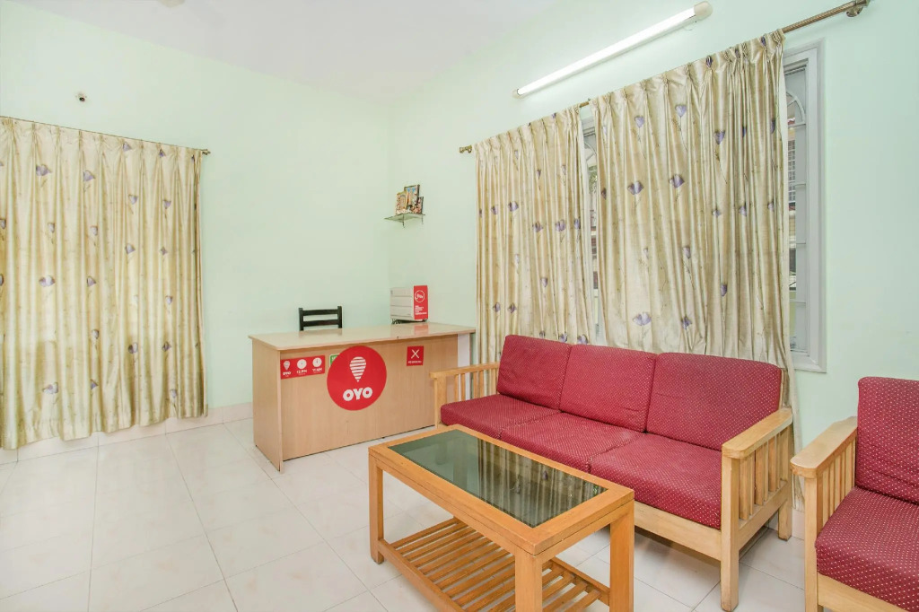 OYO 11592 Hotel Red Carpet Residence