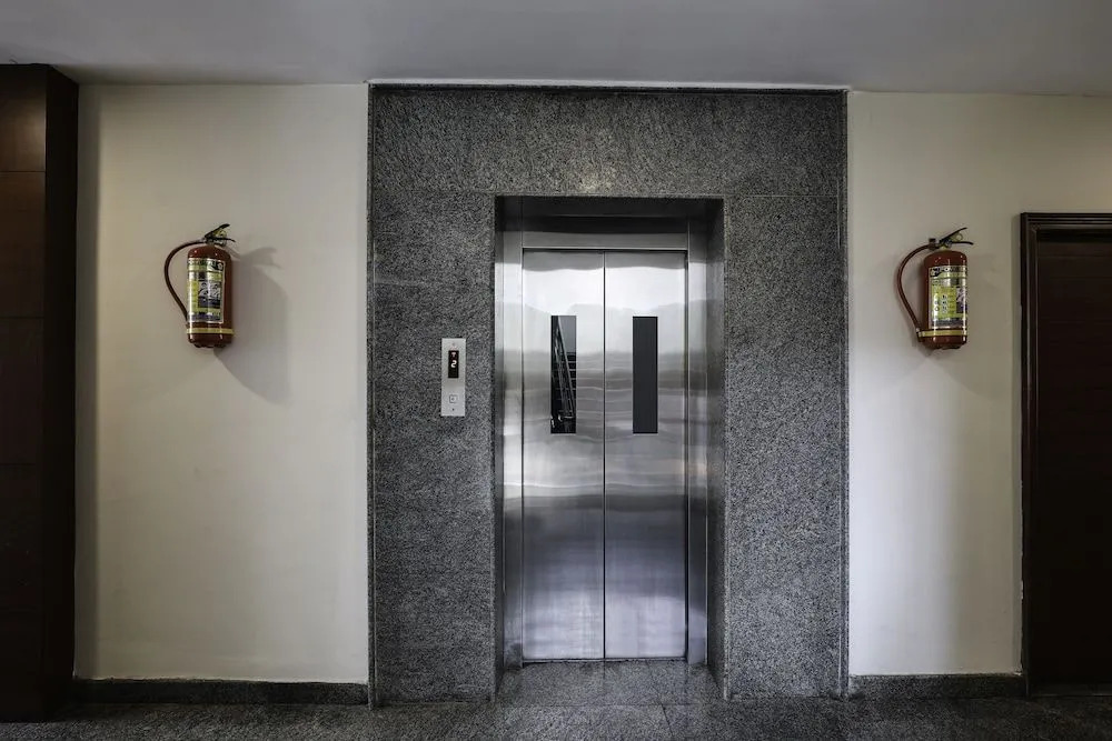 OYO 16857 Hotel Jp Plaza