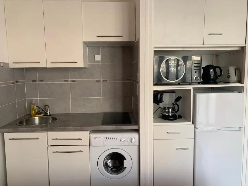 Agréable Studio, belle terrasse, Parking privé, 2 étoiles