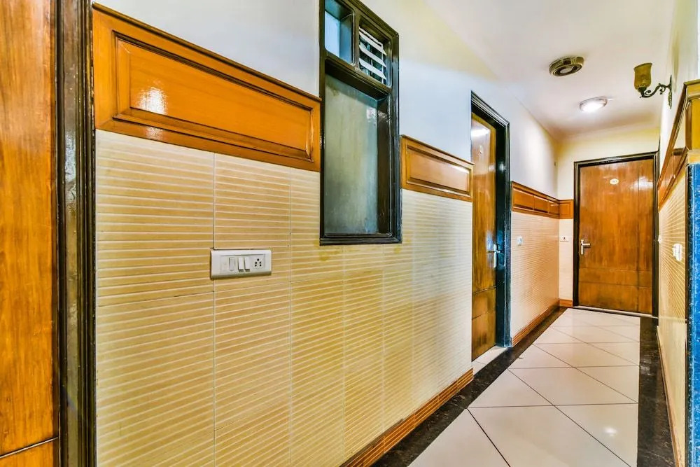 Hotel Le Grand - Walk-in from RK Ashram Metro Station