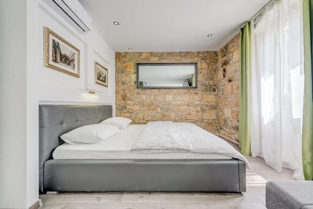Split Suites centre rooms Olga & Petra