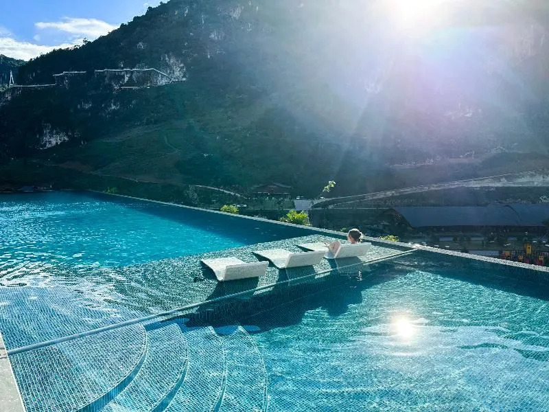 Moc Chau Island - Mountain Park and Resort