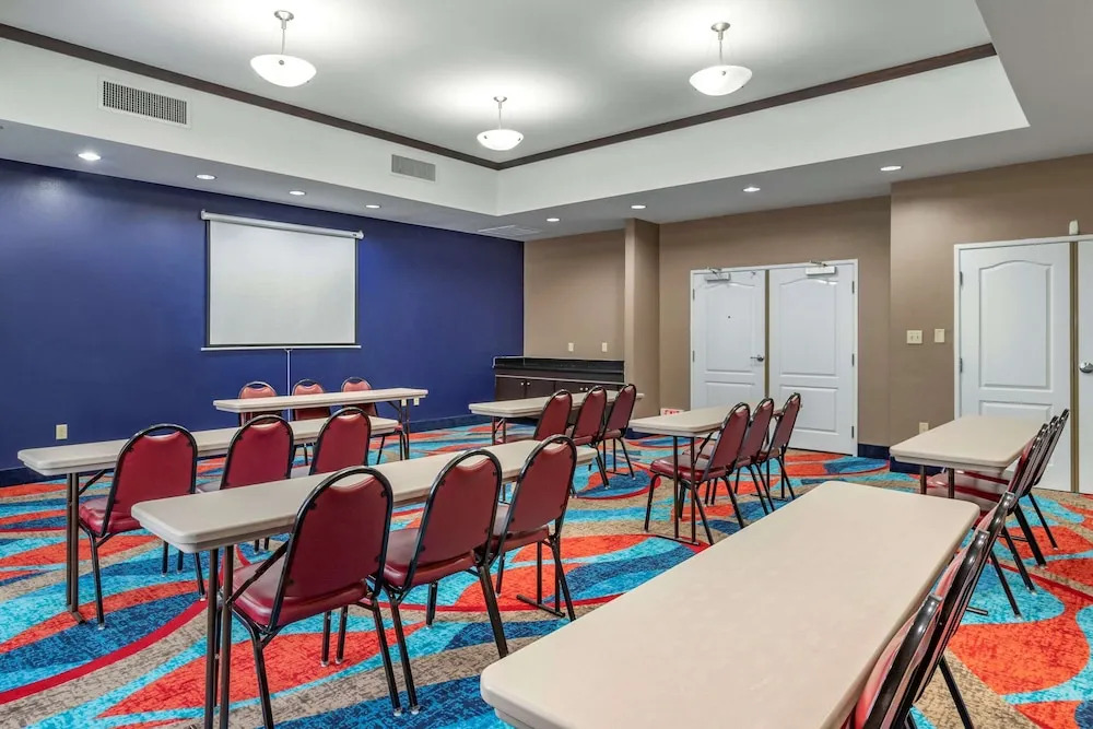 La Quinta Inn & Suites Cleveland