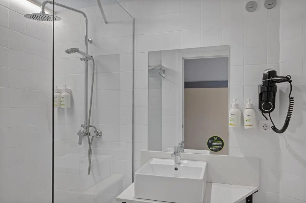 B&B HOTEL Girona 2