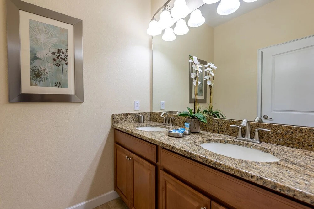 Cozzy home 5Bdr 5Bath with Pvt Pool and close to Disney parks