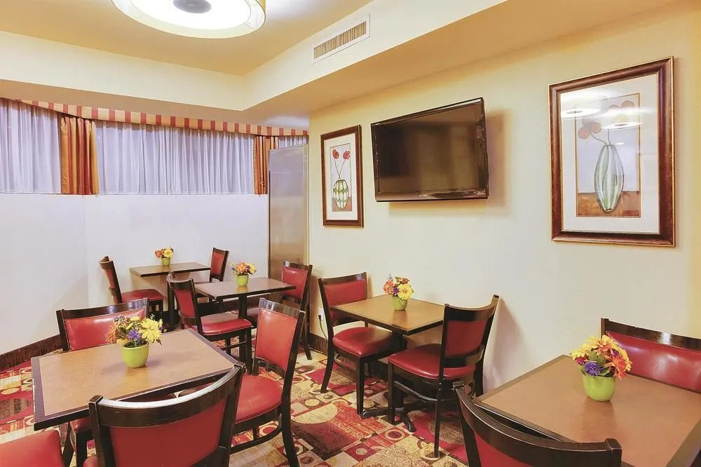 La Quinta Inn & Suites JFK Airport