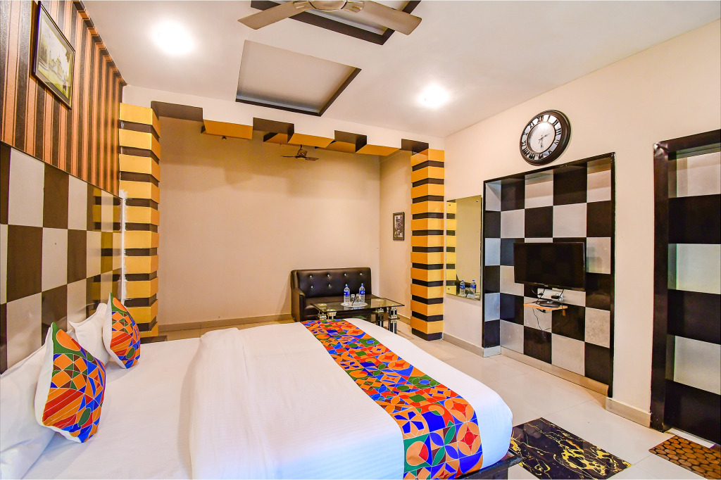 FabHotel Prime Rockstar Suites - Nr Park Circus 7 Point