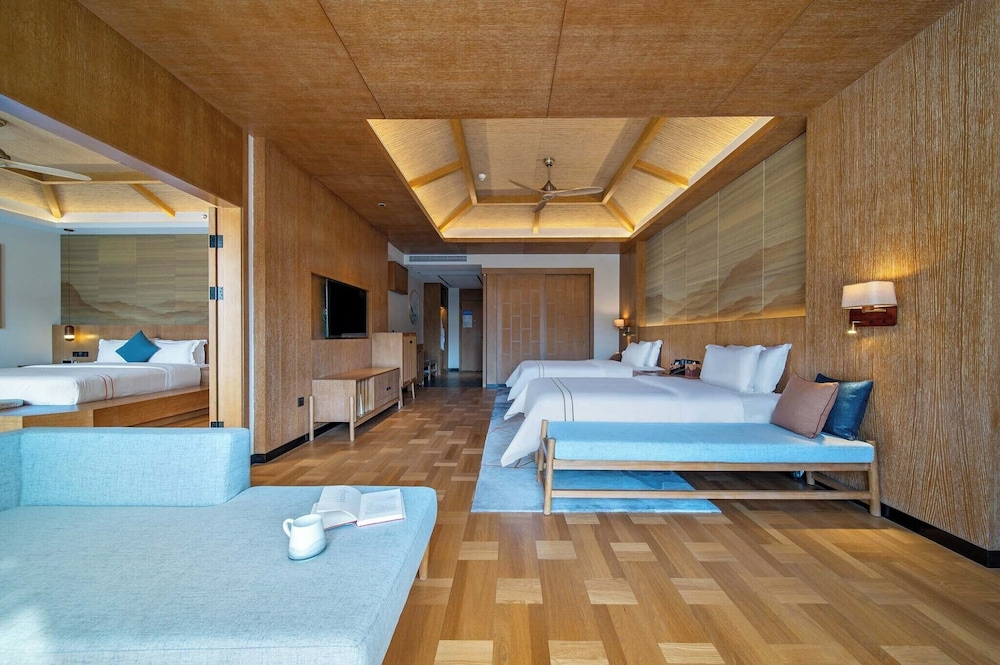 Yangshuo Fadai overhanging hot spring light luxury hotel