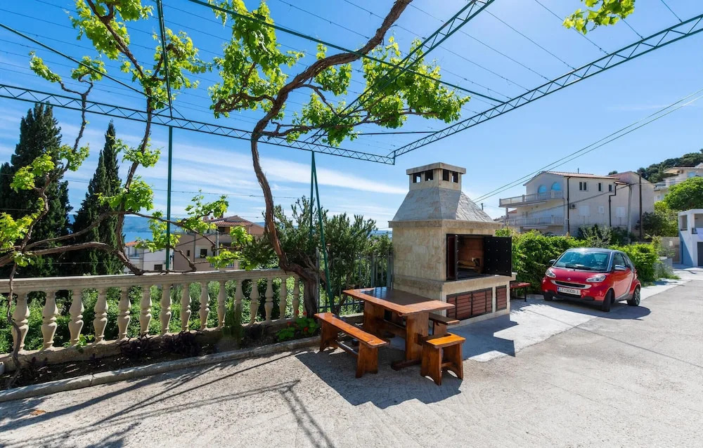 Nice Apartment in Duce With 2 Bedrooms and Wifi