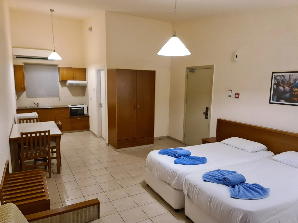 Nissiana Hotel & Bungalows