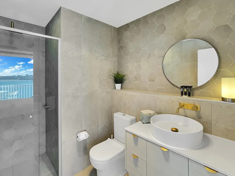 Modern 2-bedroom Apartment With Pool Access
