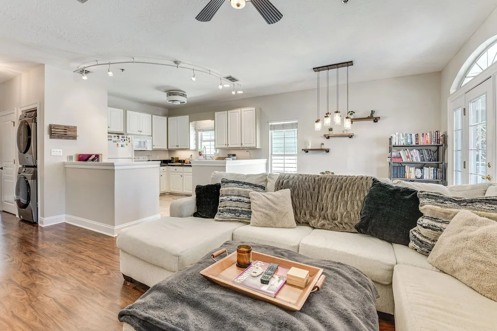 Walkable Dtwn Fort Walton Beach Condo w/ Balcony